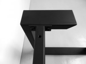 ARTMETA / pied U acier sur mesure / table Urbaine