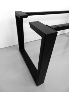 ARTMETA / pied U acier sur mesure / table Urbaine