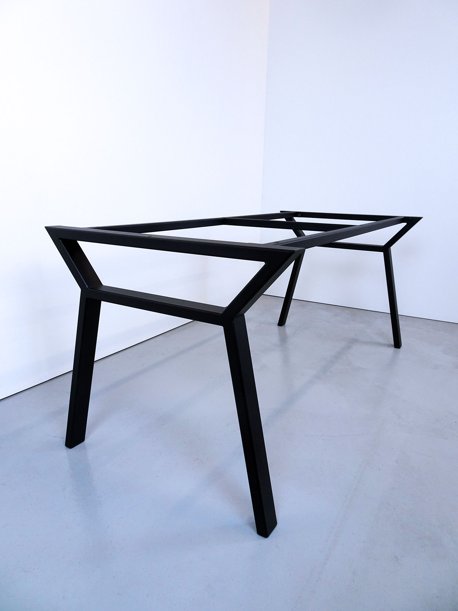 ARTMETA / Pied de table Hameau sur mesure en acier