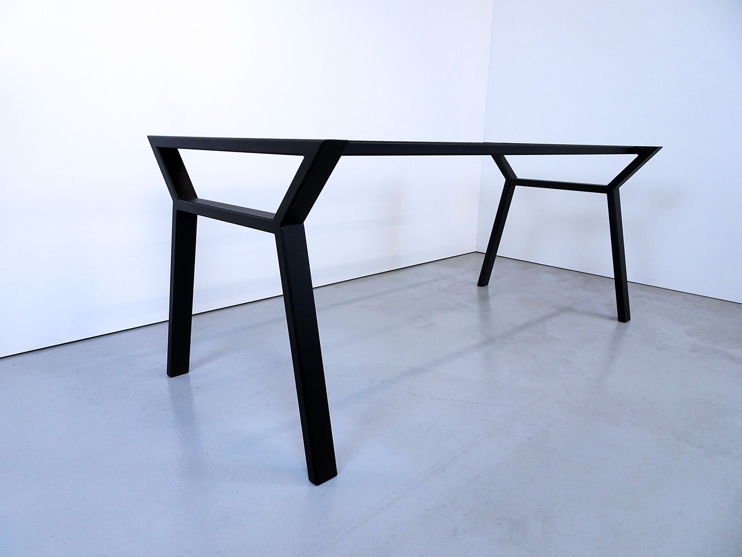 ARTMETA / Pied de table Hameau sur mesure en acier