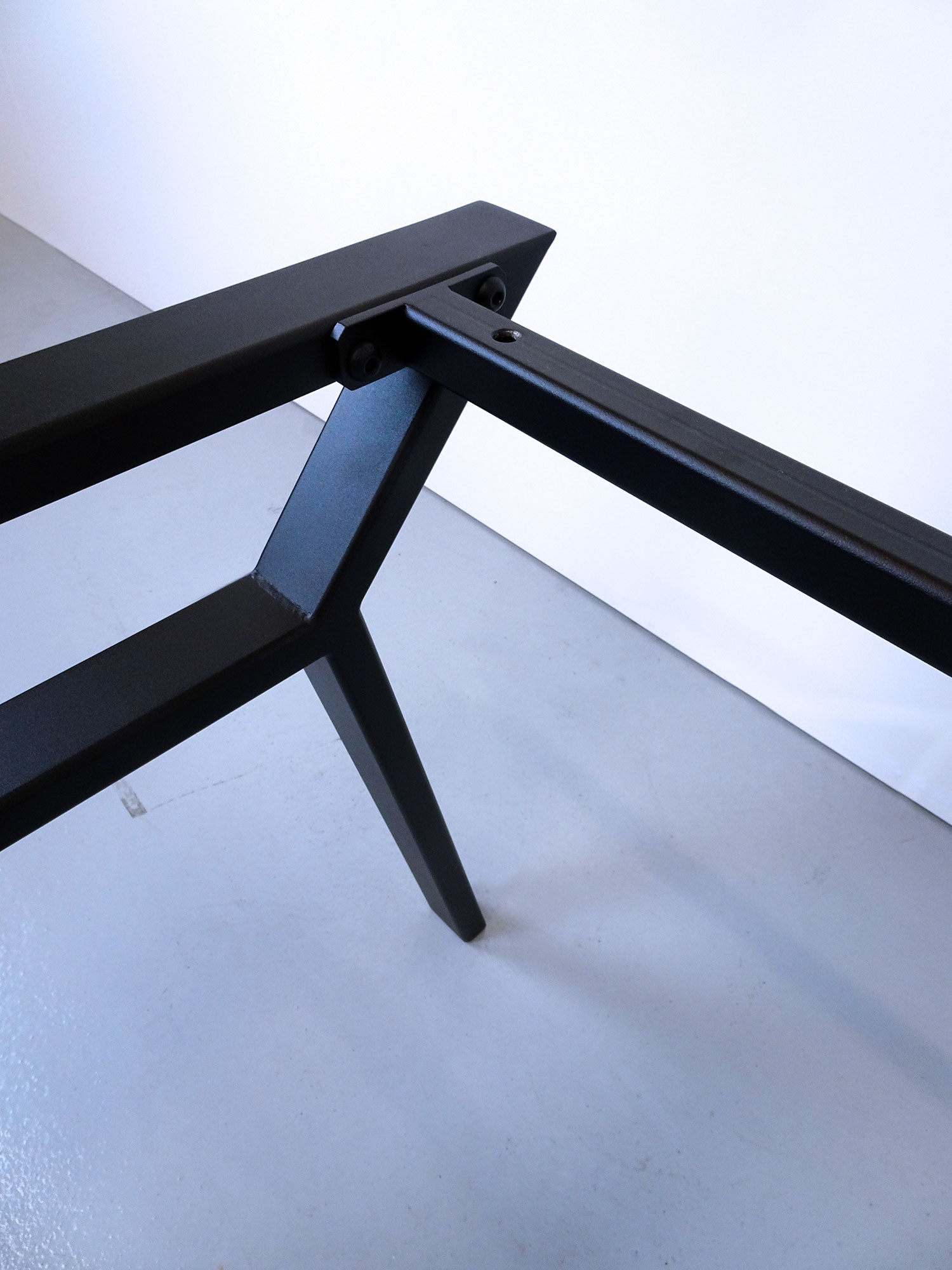 ARTMETA / Pied de table Hameau sur mesure en acier