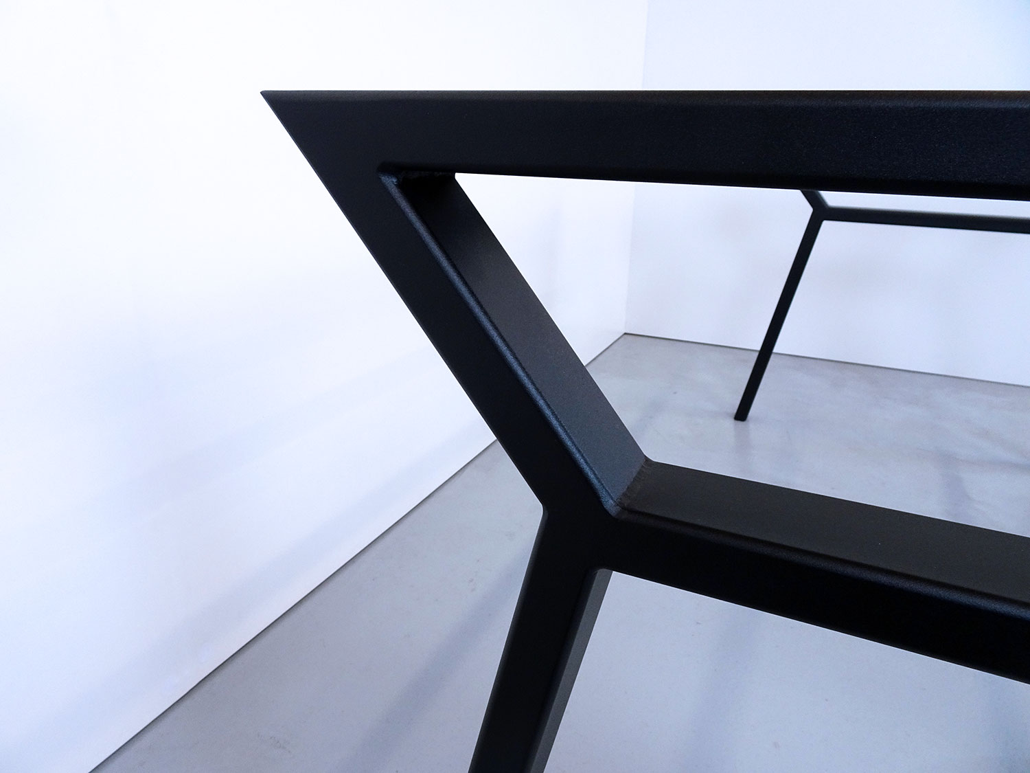 ARTMETA / Pied de table Hameau sur mesure en acier