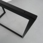 ARTMETA / pied Empreinte acier sur mesure / table Empreinte