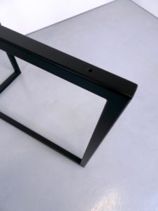 ARTMETA / pied de table Empreinte sur mesure en acier