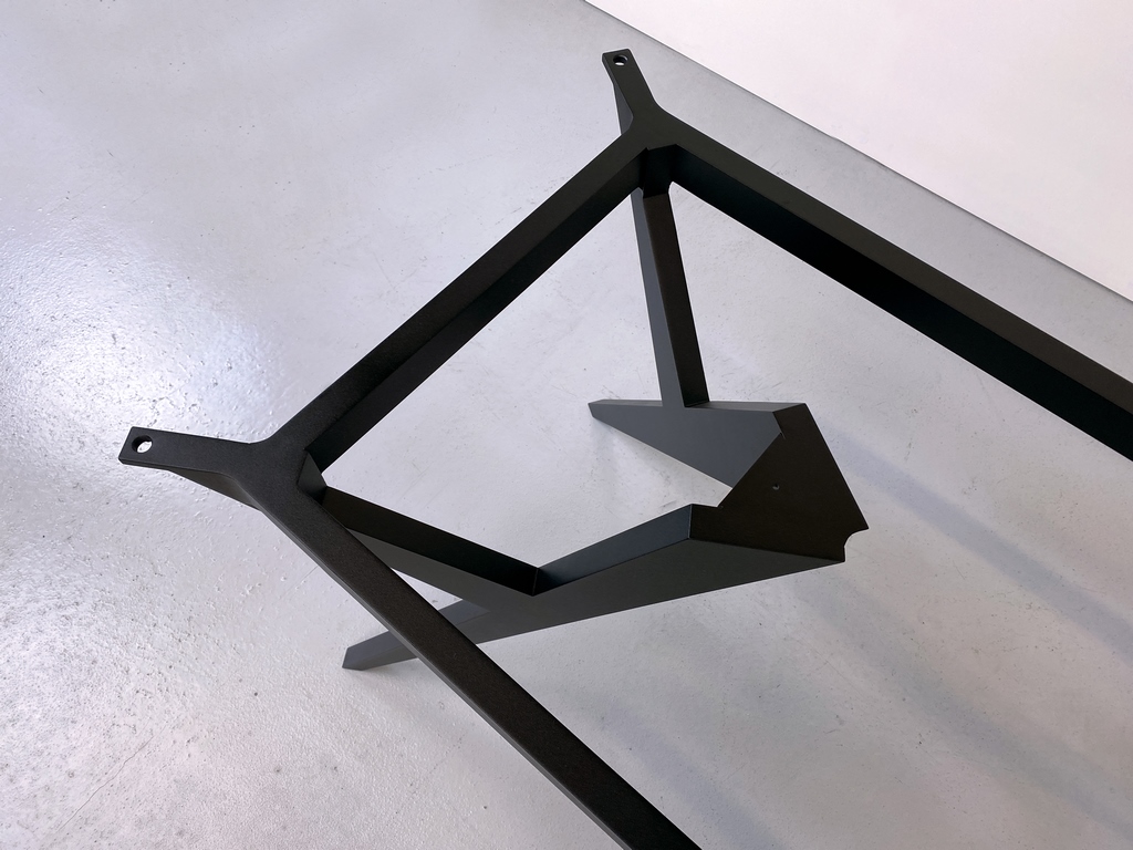 ARTMETA / Pied de table Ma Reine sur mesure en aluminium pleine masse