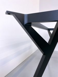 ARTMETA / Pied de table Ma Reine sur mesure en aluminium pleine masse