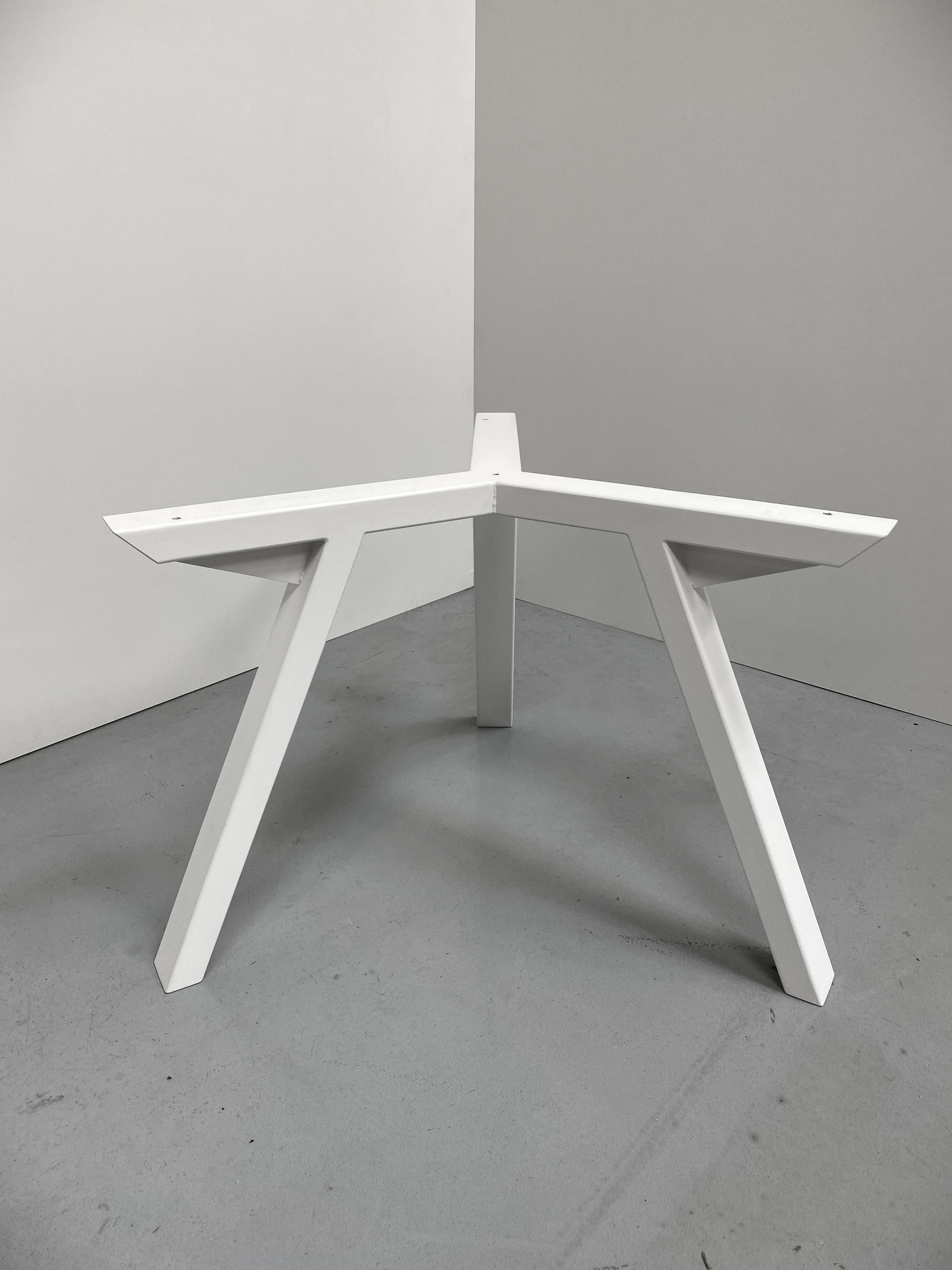 ARTMETA / pied tripode en acier sur mesure / Table Tripode