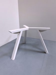 Pied tripode de table ronde sur mesure en acier / ARTMETA