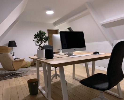 Bureau trapèze sur mesure en acier et bois massif / ARTMETA