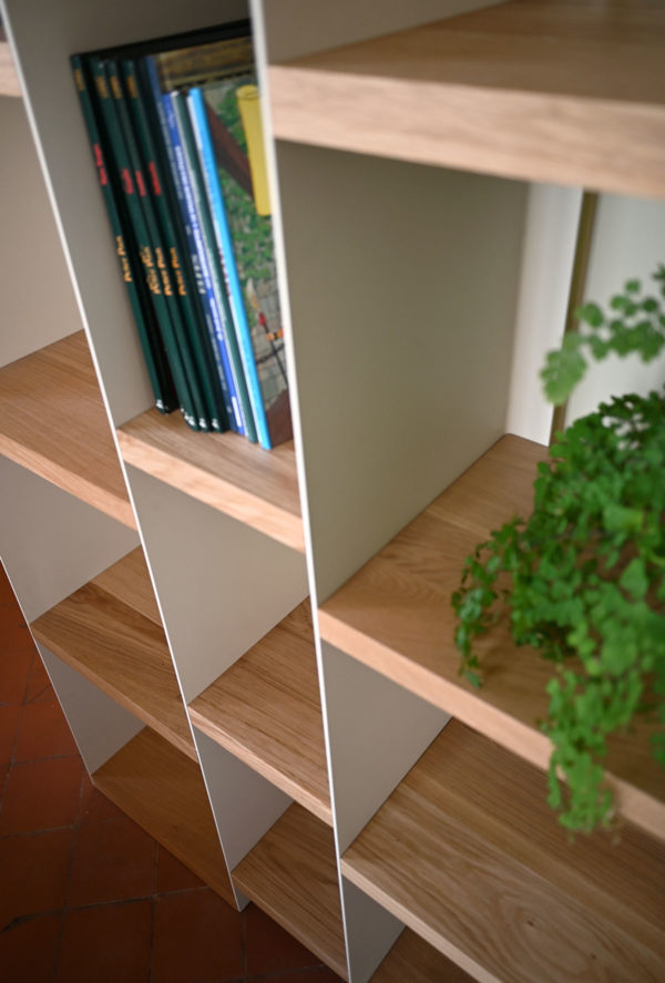 Bibliothèque sur mesure design en acier et bois massif fabrication française
