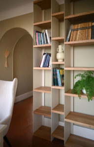 Bibliothèque sur mesure design en acier et bois massif fabrication française