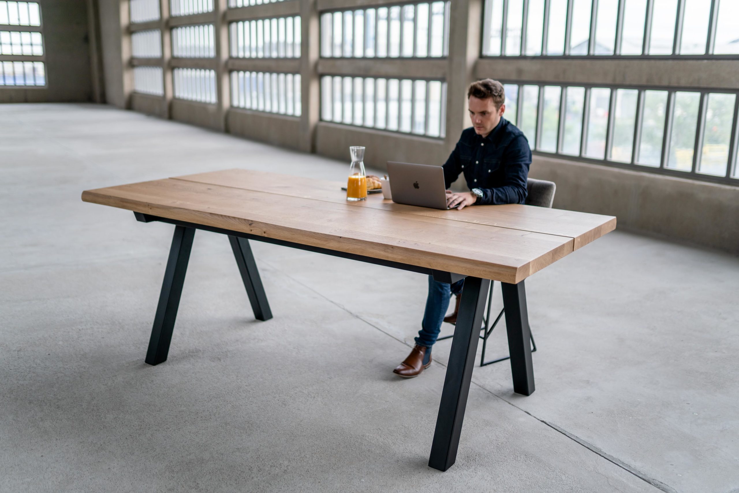 Table bois et metal Pi / Fabrication artisanale / Design épuré