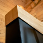 Meuble bar Troquet ARTMETA - Fabrication sur mesure en acier et bois massif / Dimensions du modèle en photo : L 190 x P 40 x H 110 cm / chêne naturel et acier Noir charbon