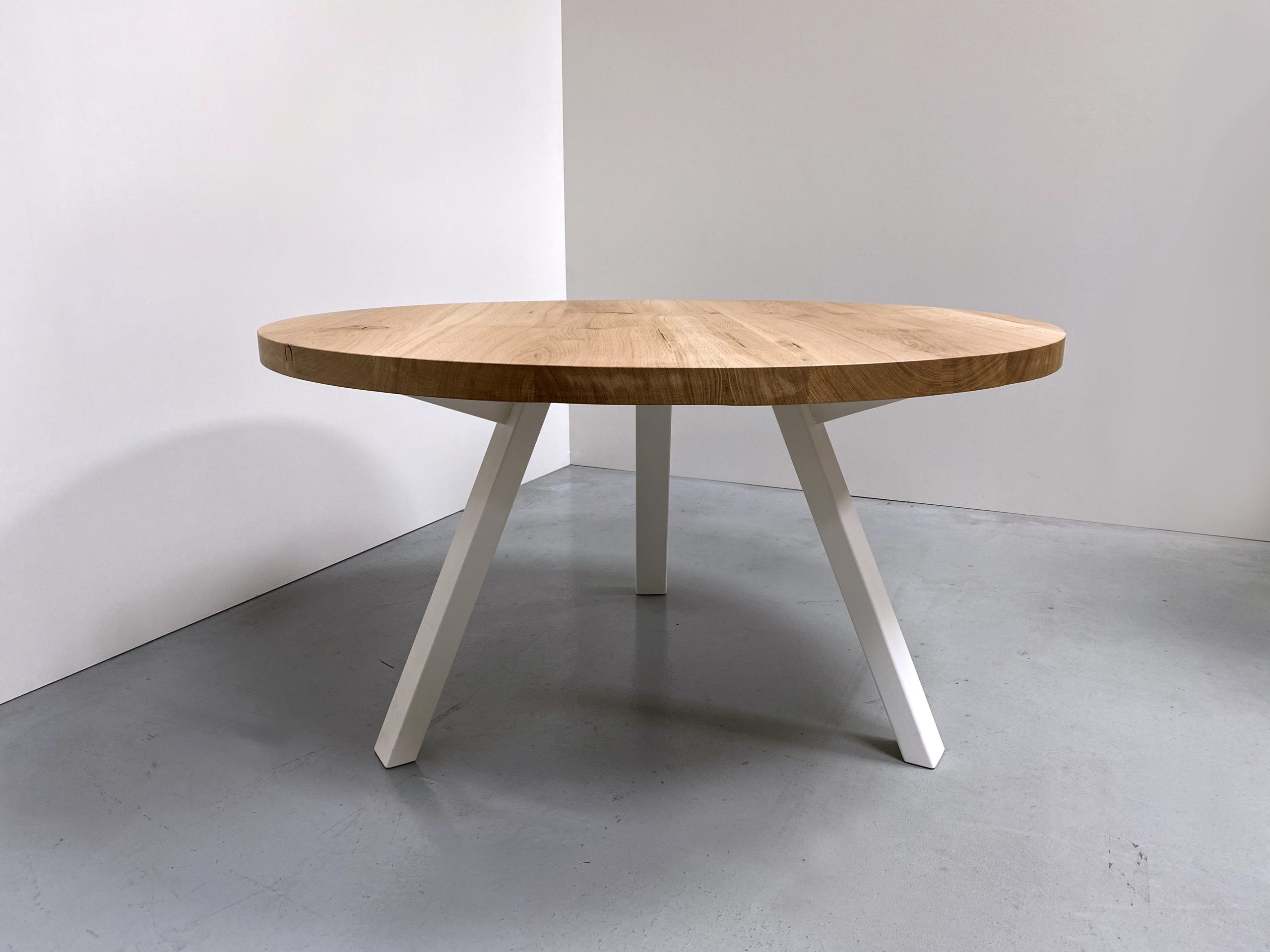 Table ronde bois et metal Delta / chêne authentique pied blanc / Diamètre 140 cm / ARTMETA