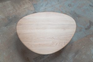 Table basse Galet / Bois massif et acier / Fabrication sur mesure ARTMETA