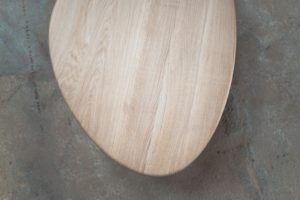 Table basse Galet / Bois massif et acier / Fabrication sur mesure ARTMETA