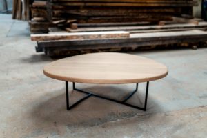 Table basse Galet / 120 x 90 x H 35 cm / Bois massif et acier / Fabrication sur mesure ARTMETA