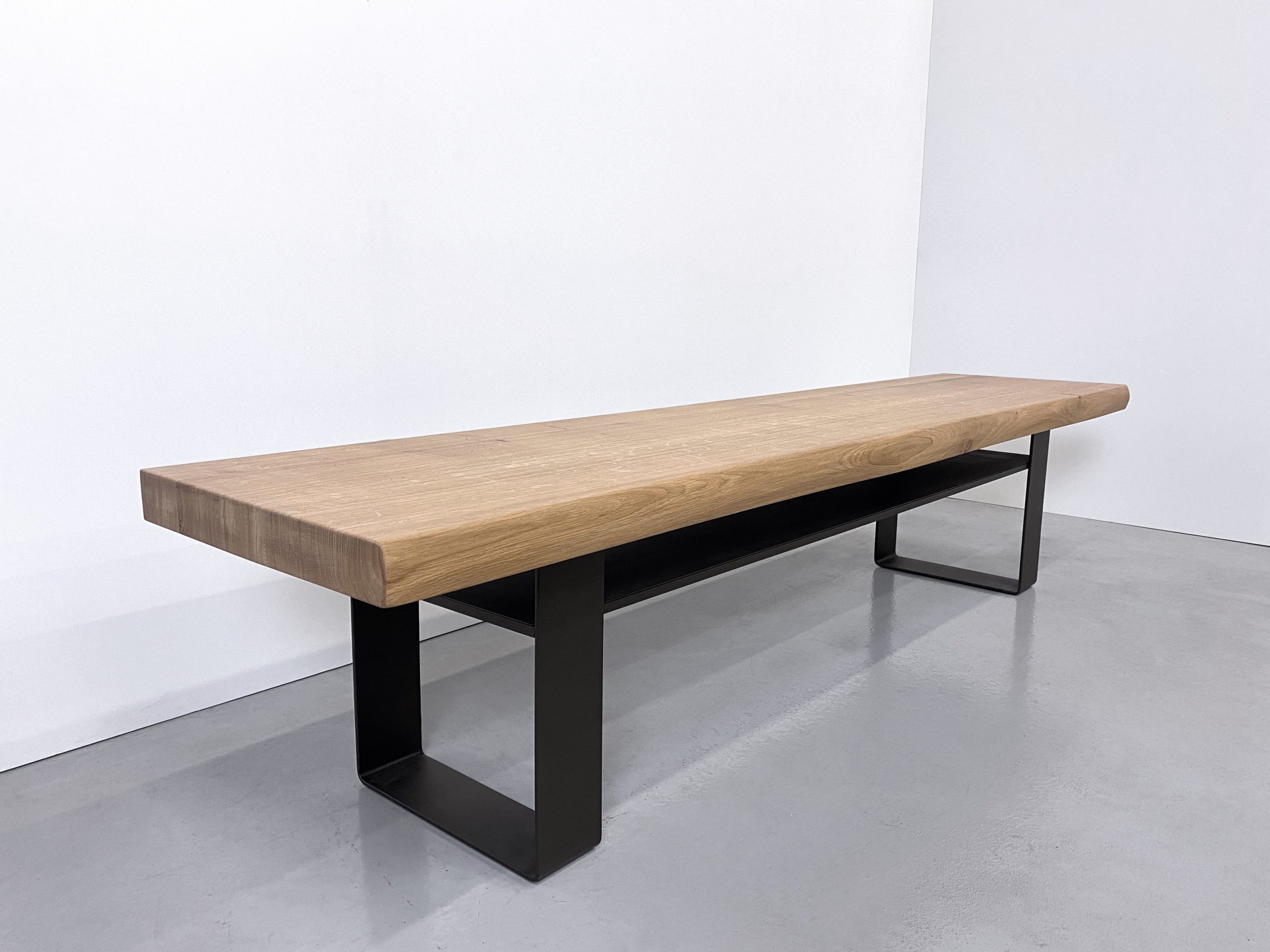 Banc tv Ruban / Acier et bois massif / mobilier sur mesure / ARTMETA