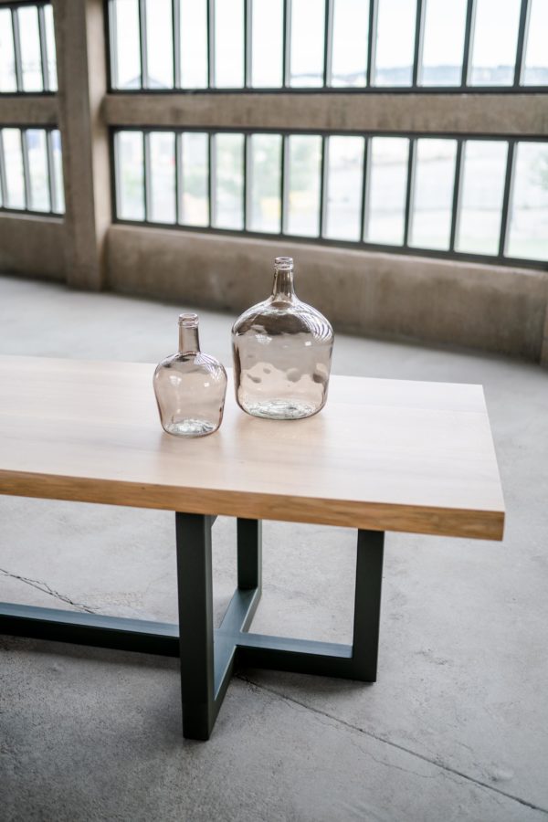 Table à manger Equilibre / 220 x 100 x H 75 cm / Chêne blanchi et pied Kaki / Fabrication artisanale ARTMETA
