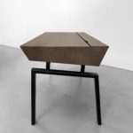 Bureau avec tiroirs Compagnon / Sur la photo : L150 x P70 x H76 cm / Fabrication artisanale française sur mesure en acier et bois massif / ARTMETA