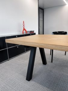 Tables de coworking ARTMETA en acier et bois massif / Paris / boitier Bachmann