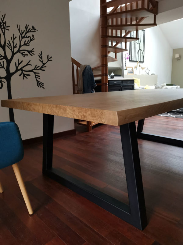 Table en metal et bois massif CHAMPAGNE / Dimensions : 240 x 120 x H 75 cm / Chêne contemporain et pied Noir charbon / Fabrication sur mesure ARTMETA