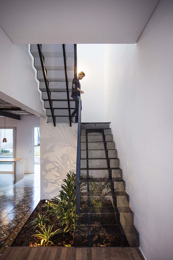 Escalier bois et metal demi tournant