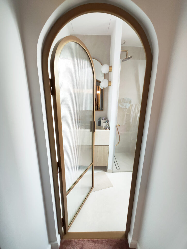 Porte verrière cintrée laiton