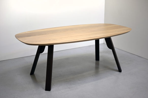 Table superellipse Nageoire acier et bois massif fabrication sur mesure