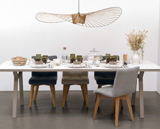 Table en céramique Hameau / Pieds en acier / Céramique Dekton Iconic white 8 mm / Dimensions : 240 x 90 x H 75 cm / Fabrication artisanale et sur mesure ARTMETA