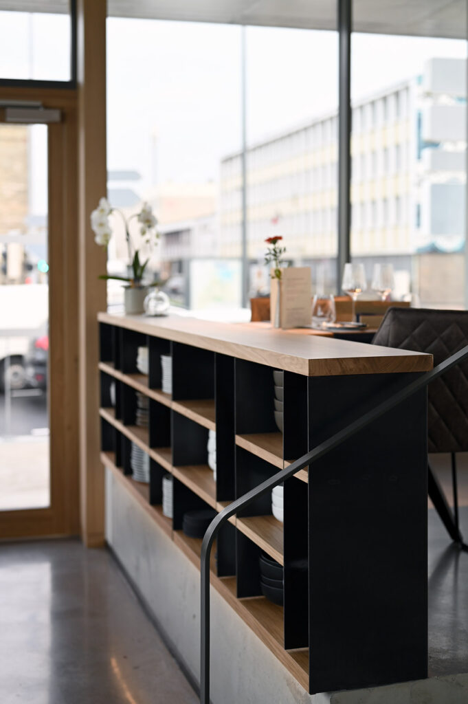 RESTAURANT LE PILY mobilier pro sur mesure rangement à Cherbourg