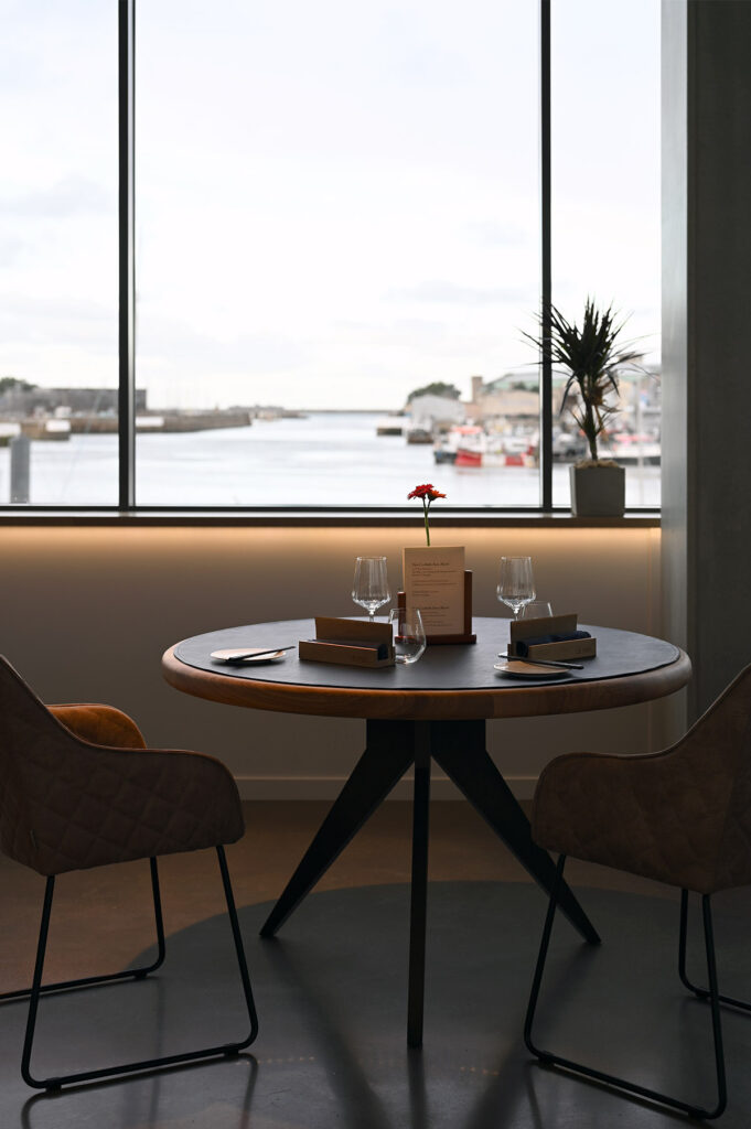 RESTAURANT LE PILY mobilier pro sur mesure table à Cherbourg