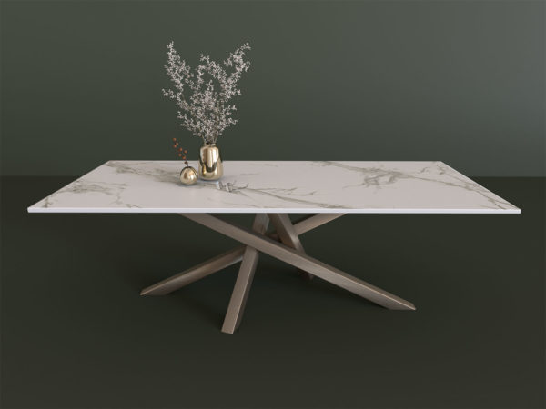 Table Mikado céramique / Dimensions : 220 x 100 x H 75 cm / Plateau en Dekton Aura épaisseur 20 mm et pied en acier couleur Champagne / Fabrication artisanale et sur mesure ARTMETA