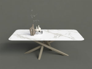 Table Mikado céramique / Dimensions : 220 x 100 x H 75 cm / Plateau en Dekton Aura épaisseur 20 mm et pied en acier couleur Champagne / Fabrication artisanale et sur mesure ARTMETA