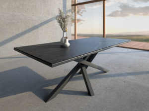 Table Mikado céramique / Dimensions : 220 x 100 x H 75 cm / Plateau en Dekton Laurent et pied en acier noir charbon / Fabrication artisanale et sur mesure ARTMETA