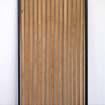 Claustra bois intérieur / Dimensions : 150 x H 250 cm / Chêne massif français et cadre en acier noir charbon / Fabrication artisanale et sur mesure ARTMETA