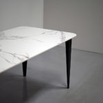 Table en céramique Dekton Aura ep 12 mm / Dimensions : 200x90xH75 cm / Fabrication artisanale et sur mesure ARTMETA