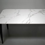 Table en céramique Dekton Aura ep 12 mm / Dimensions : 200x90xH75 cm / Fabrication artisanale et sur mesure ARTMETA
