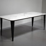 Table en céramique Dekton Aura ep 12 mm / Dimensions : 200x90xH75 cm / Fabrication artisanale et sur mesure ARTMETA