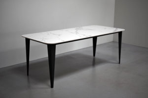 Table en céramique Dekton Aura ep 12 mm / Dimensions : 200x90xH75 cm / Fabrication artisanale et sur mesure ARTMETA