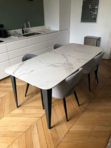 Table en céramique Dekton Aura ep 12 mm / Dimensions : 200x90xH75 cm / Fabrication artisanale et sur mesure ARTMETA