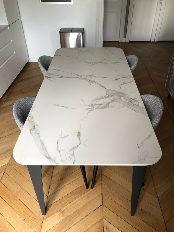 Table en céramique Dekton Aura ep 12 mm / Dimensions : 200x90xH75 cm / Fabrication artisanale et sur mesure ARTMETA