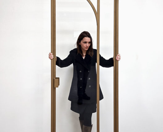 Grande porte avec arrondi couleur laiton