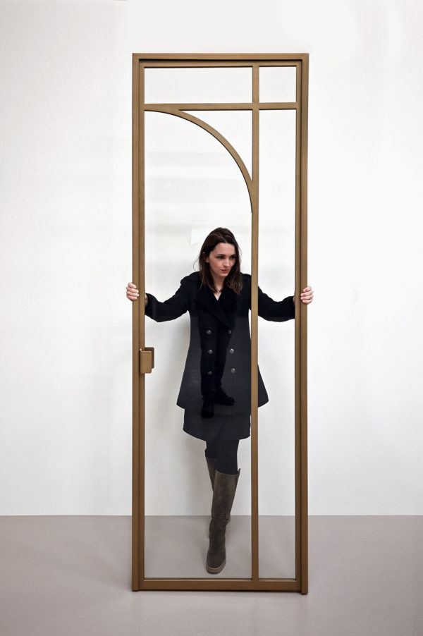 Grande porte avec arrondi couleur laiton