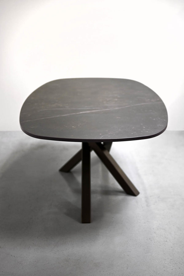 Table Mikado céramique forme super superellipse sur mesure Plateau Dekton Kelya