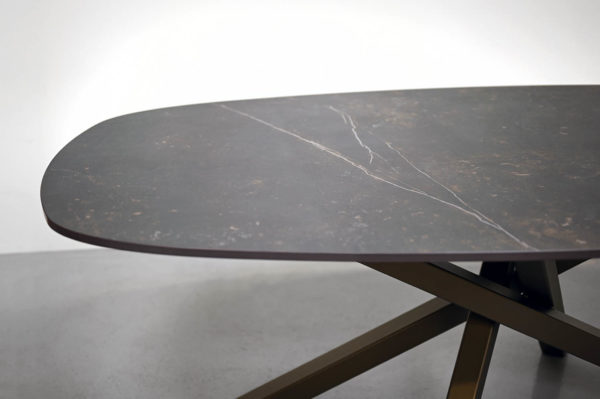 Table Mikado céramique forme super superellipse sur mesure Plateau Dekton Kelya