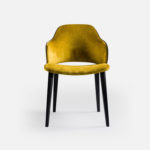 Chaise velours Carteret / pieds noirs en bois massif et assise en velours Aristide