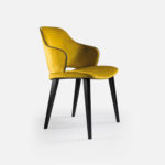 Chaise velours Carteret / pieds noirs en bois massif et assise en velours Aristide