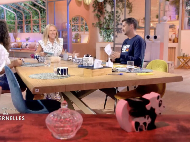 Table Mikado dans « La maison des Maternelles »