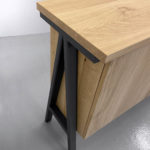 Buffet 3 portes Compas en acier et bois massif / L180 x P45 x H90 cm / Chêne contemporain et pied gris acier / Fabrication artisanale ARTMETA